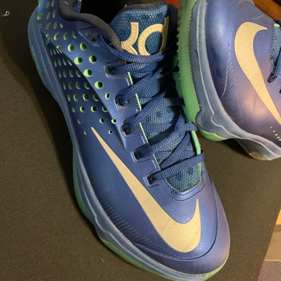 Shoes - Picture 4 of 7